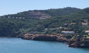 Un dels molts exemples d'urbanisme salvatge a la Costa Brava. SOS Costa Brava