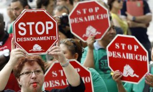 Una manifestación contra el desahucio de familias por impagos de hipotecas | EFE/ Archivo