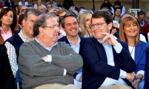 Juan Vicente Herrera, junto al candidato del PP a la Presidencia de la Junta de Castilla y León, Alfonso Fernández Mañueco./ EFE