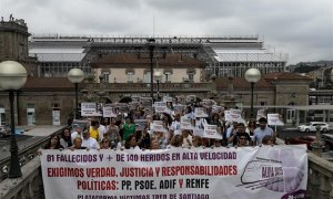 Imagen de archivo de una manifestación por las víctimas del accidente del tren Alvia ocurrido en Angrois (Santiago)./ EP