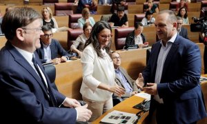 Ximo Puig, Mónica Oltra y Rubén Martínez Dalmau, al inicio del debate de investidura en Les Corts Valencianes. EFE/Manuel Bruque