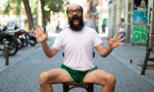 Ignatius Farray y su famoso grito sordo en mitad de Malasaña. CHRISTIAN GONZÁLEZ