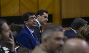 Juan Marín y Juanma Moreno, en el Parlamento de Andalucía