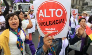 Un grupo de mujeres participa en una protesta contra la violencia de género./ EFE