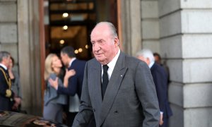 El rey emérito, Juan Carlos I, durante la capilla ardiente de Pérez Rubalcaba el pasado mayo. / Europa Press