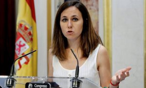 La portavoz de Unidas Podemos Ione Belarra, en el Escritorio del Congreso de los Diputados. EFE/Ballesteros