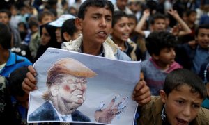 Niños yemeníes protestan frente a las oficinas de la ONU en Saná tras el ataque de la coalición liderada por Arabia Saudita que mató al menos a 40 menores en agosto de 2019. khaled Abdullah / REUTERS