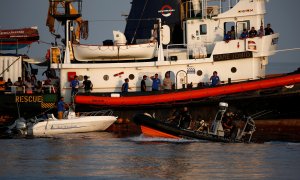 Un barco desembarca en Lampedusa. REUTERS/Darrin Zammit Lupi