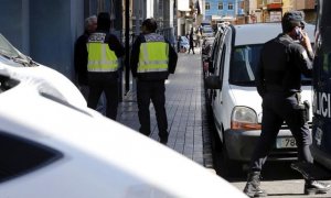 Agentes de la Comisaría General de Información de la Policía Nacional. EFE/Elvira Urquijo