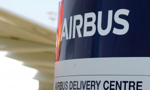 El logo del fabricante eurpeo de aviones Airbus a la entrada de su sede en Colomiers, cerca de Toulouse (Francia). REUTERS/Regis Duvignau