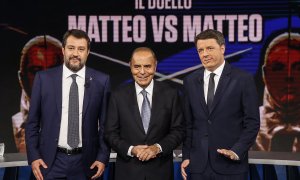 El exministro del Interior y líder de la Liga, Matteo Salvini (i), y el ex primer ministro italiano y líder de Italia Viva, Matteo Renzi (d), acuden al plató del programa televisivo "Porta a porta", dirigido por el periodista italiano Bruno Vespa (c), es