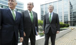 De izquierda a derecha: el director general de los Negocios de Iberdrola, Francisco Martínez Córcoles; el presidente del grupo, Ignacio Galán, y su director general de Finanzas y Recursos, José Sainz Armada, antes de la presentación de los resultados trim