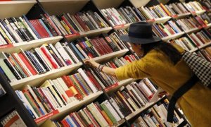 Interior de una librería.- EFE