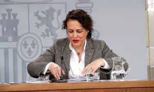 La ministra de Trabajo, Migraciones y Seguridad Social en funciones, Magdalena Valerio, durante la rueda de prensa posterior a la reunión del Consejo de Ministros en el Palacio de la Moncloa. EFE/Zipi