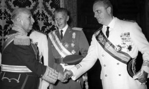 Manuel Fraga, ministro de INformación durante la dictadura, junto a Francisco Franco. OLEGARIO PEREZ DE CASTRO / EFE