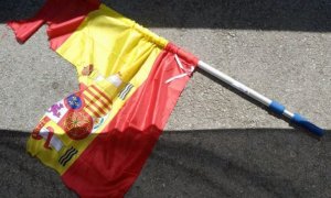 La bandera rota que ha provocado la condena / Joves de SCC (Twitter)