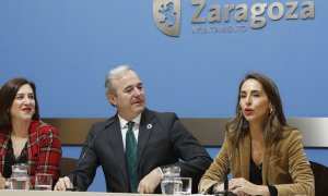 La vicealcaldesa Sara Fernández (C’s), el alcalde Jorge Azcón (PP) y la concejal de Hacienda, María Navarro (PP) han presentado este viernes los presupuestos del ayuntamiento de Zaragoza para 2020.