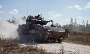 Imagen de un soldado en un tanque. Ministerio de Defensa.