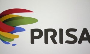 El logo de Prisa, en un cartel durante una de las juntas de accionistas del grupo de comunicación. REUTERS/Andrea Comas