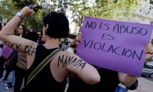 Protesta contra la primera sentencia de 'La Manada' de Pamplona / Kai Forsterling - EFE