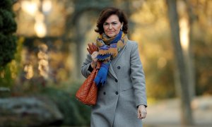 14/01/2020.- La vicepresidenta primera y ministra de la Presidencia, Relaciones con las Cortes y Memoria Democrática, Carmen Calvo, llega al Palacio de la Moncloa para asistir al primer Consejo de Ministros del Gobierno de coalición presidido por Pedro Sá