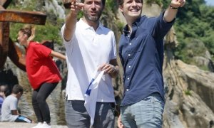 El exportavoz del PP vasco, Borja Sémper (i) y el líder de los 'populares', Pablo Casado (d) en San Sebastián. EFE