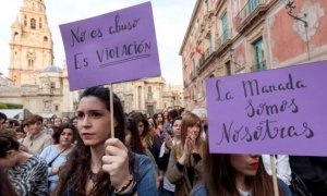 Imatge d'arxiu de manifestants que reclamaven que la condemna a La Manada es basés en violació exual i no en abús. EFE