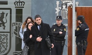 El mayor de los Mossos d'Esquadra, Josep Lluís Trapero, a su salida de una de las sesiones del juicio que se celebra celebrado en la Audiencia Nacional. EFE/Fernando Villar