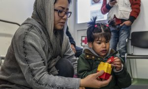 Zahra es una niña de seis años refugiada en Lesbos con autismo./Anna Pantelia/MSF