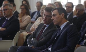 El presidente de la Xunda de Galicia, Alberto Núñez Feijóo, y el presidente del Gobierno entonces en funciones, Pedro Sánchez,en un acto en La Toja, el pasado octubre. E.P./Beatriz Ciscar