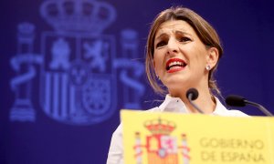 22/01/2020.- La ministra de Trabajo, Yolanda Díaz, durante la rueda de prensa tras la reunión con los dirigentes de las patronales CEOE Antonio Garamendi, y CEPYME Gerardo Cuerva, y de los sindicatos, CCOO, Unai Sordo y UGT, Pepe Álvarez, en la que han ac