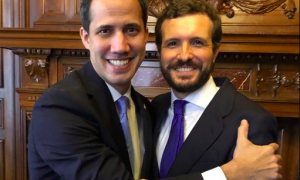 El líder del PP, Pablo Casado, junto al autoproclamado presidente de Venezuela, Juan Guaidó, en Madrid.