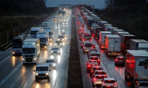 Imagen de una carretera de Alemania congestionada por el tráfico. (Reuters/Wolfgang Rattay)