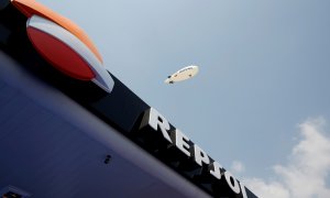 El logo de la petrolera Repsol, en su primera estación de servicio en Ciudad de México. REUTERS/Carlos Jasso