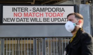 Uno de los muchos partidos de la liga italiana cancelados por el coronavirus. REUTERS/Daniele Mascolo