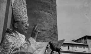 El Papa Pio XII durante una misa en el Vaticano. AFP/Archivo.