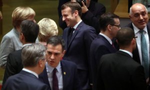 El presidente de Francia, Emmanuel Macron, la canciller alemana, Angela Merkel, el presidente del Gobierno español, Pedro Sánchez, el primer ministro de Polonia, Mateusz Morawiecki, y el de Bulgaria, Boyko Borissov, entre otros, conversan antes del comien