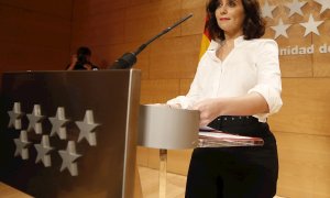 La presidenta de la Comunidad de Madrid, Isabel Díaz Ayuso, durante la rueda de prensa tras su reunión con los portavoces de los Grupos Parlamentarios con representación en la Asamblea de Madrid, en la Real Casa de Correos, sede de la Presidencia de la CA