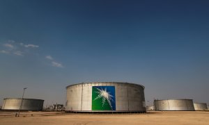 Tanques de almacenamiento de la petrolera estatal Saudi Aramco, en Abqaiq. REUTERS/Maxim Shemetov