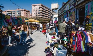 Un dels mercats que s'organitzen a la Nau Bostik.