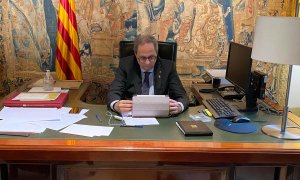 El president de la Generalitat, Quim Torra, en un moment de la reunió telemàtica amb el conseller d'Interior, Miquel Buch, i la consellera de Salut, Alba Vergés. Imatge del 17 de març de 2020. (Horitzontal). Rubén Moreno | Presidència | ACN