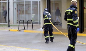 20/03/2020.- La Unidad Militar de Emergencias (UME) está procediendo a la desinfección de varias residencias de mayores. / EFE