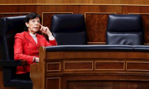 15/04/2020.- La ministra de Educación, Isabel Celaá durante la primera sesión de control al Ejecutivo celebrada en el Congreso desde que se declaró el estado de alarma. EFE/Ballesteros