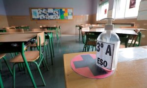 Un aula vacía en un colegio. EFE/ R. García/Archivo