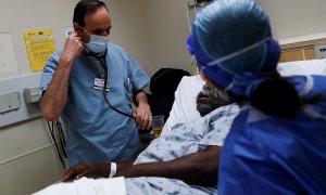 Un paciente de coronavirus en un hospital de Chicago, EEUU. REUTERS