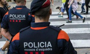 Dos agentes de los Mossos d'Esquadra / EFE