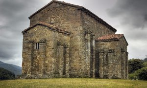 Vista exterior de Santa Cristina de Lena. WIKIPEDIA