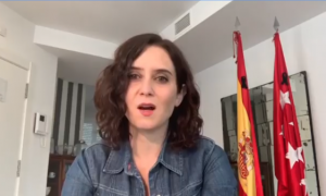 La presidenta de la Comunidad de Madrid, Isabel Díaz Ayuso, desde su apartamento. IG/@ISABELDIAZAYUSO