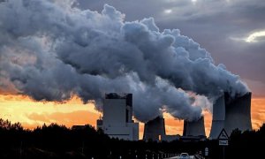 Emisiones de CO2 a la atmósfera. / EFE