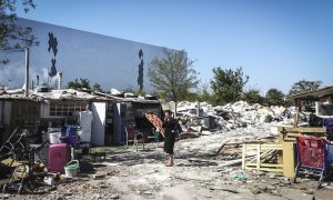 La comunidad Roma, en Saint-Denis, al norte de París, hace unas semanas. Sarah BRETHES / AFP